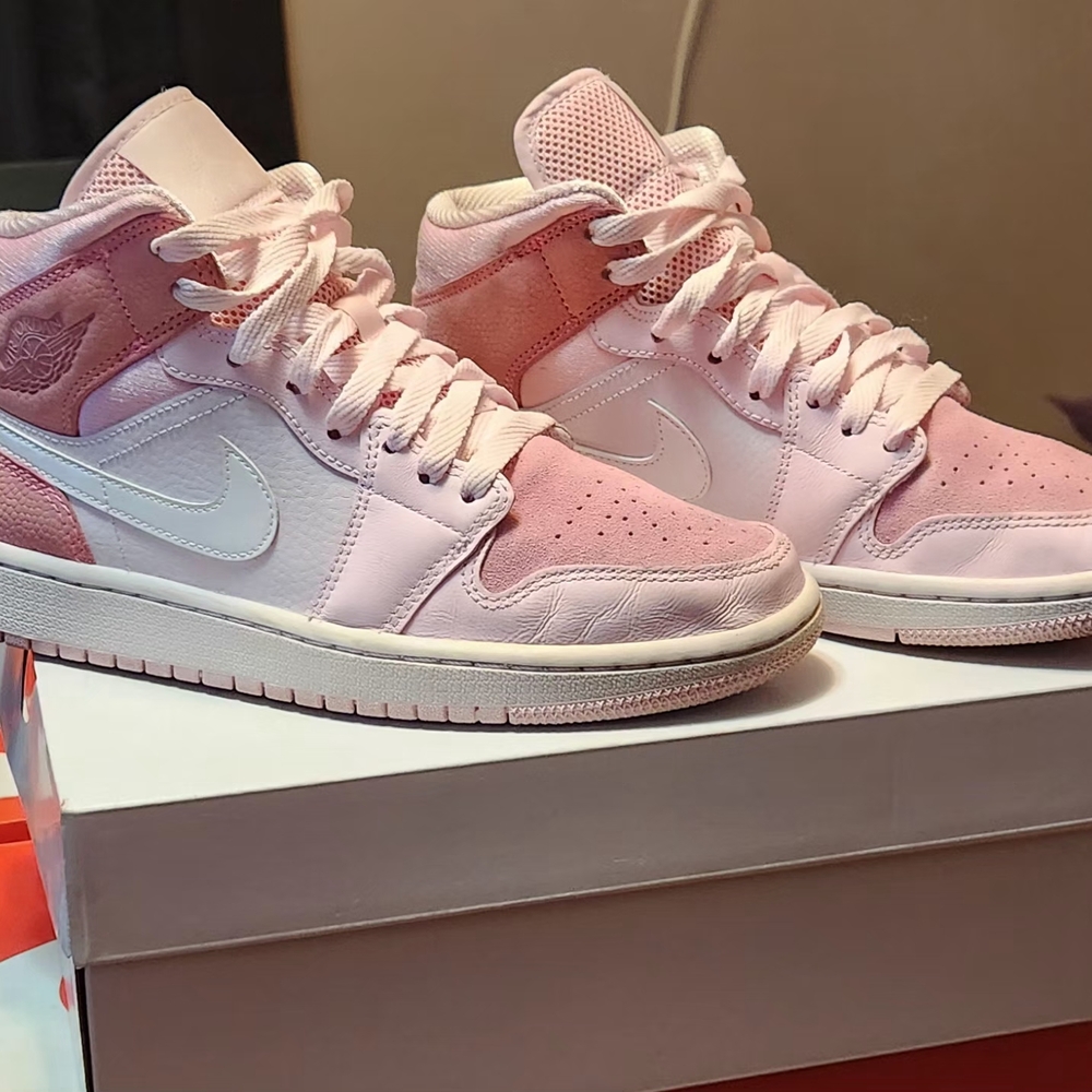Women's Nike Air Jordan 1 Mid
